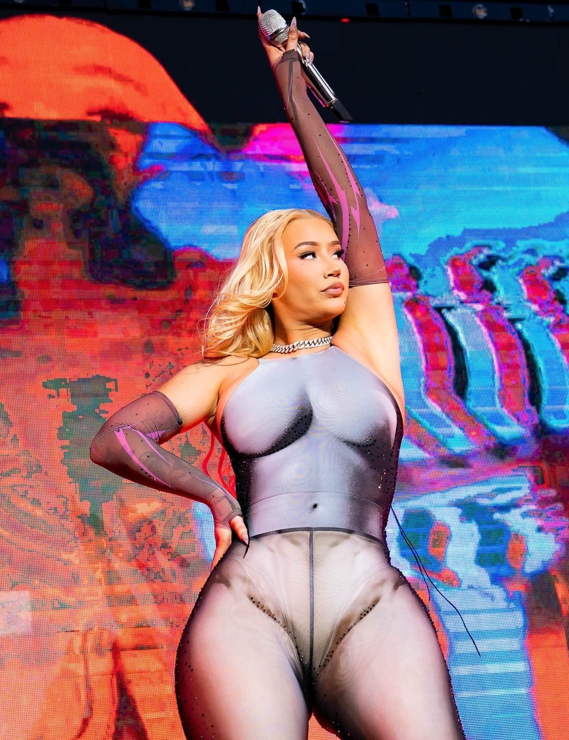 Iggy Azalea performs at Hershey Park Stadium in support of Pitbull.